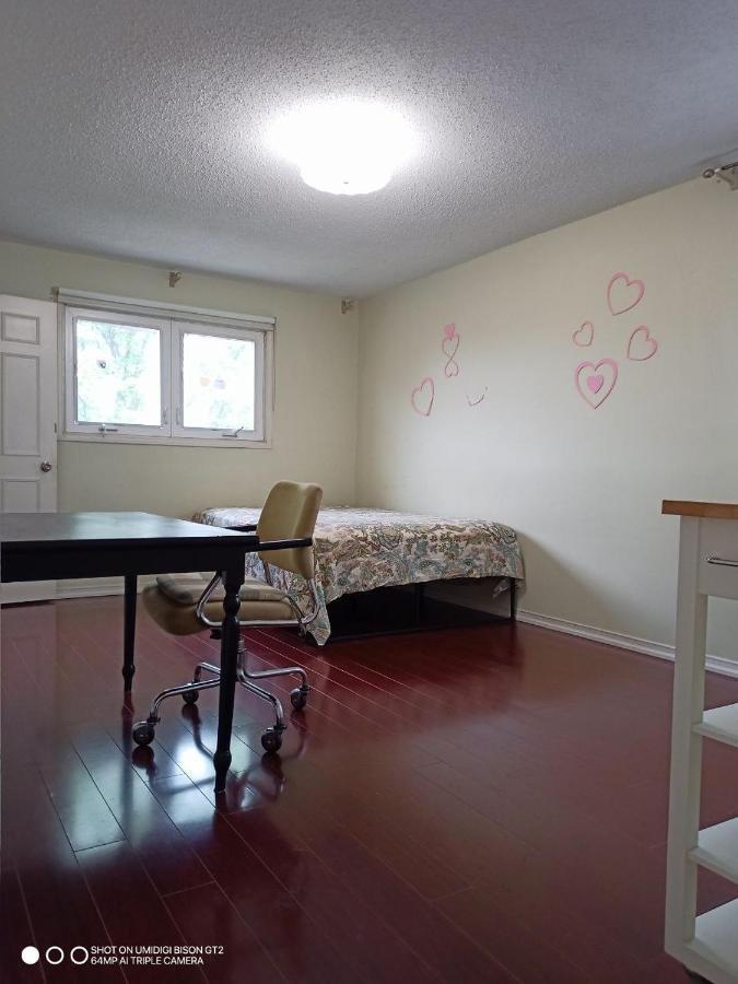 Stb-Double Bed With Private Washroom Toronto Buitenkant foto